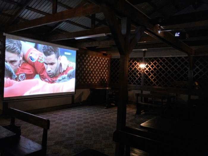 Смотреть футбол на большом экране в Алматы