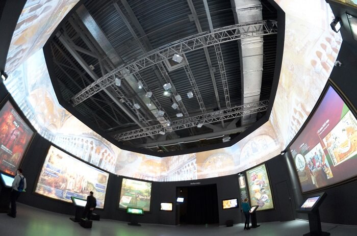 Огромная  купольная проекция на проекторах Optoma звезда выставки "РОССИЯ - МОЯ ИСТОРИЯ" 