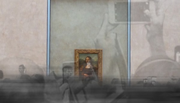 "Джоконда" в Лувре на проекционной инсталляции