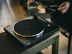 REKKORD AUDIO Проигрыватель пластинок F 100Р ЧЕРНЫЙ