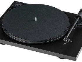 PRO-JECT Проигрыватель пластинок Е1 BT High Gloss ОМ5е UNI ЧЕРНЫЙ EAN:9120122291832 PRO-JECT Проигрыватель пластинок Е1 BT High Gloss ОМ5е UNI ЧЕРНЫЙ EAN:9120122291832