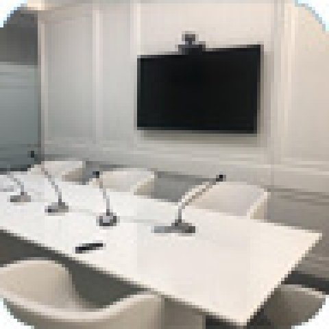 BXB и Angekis работают в конференц-зале в г. Алматы