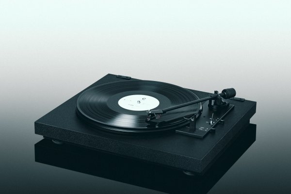 PRO-JECT Проигрыватель пластинок A1 OM10 ЧЕРНЫЙ EAN:9120122291672 — Pro-ject