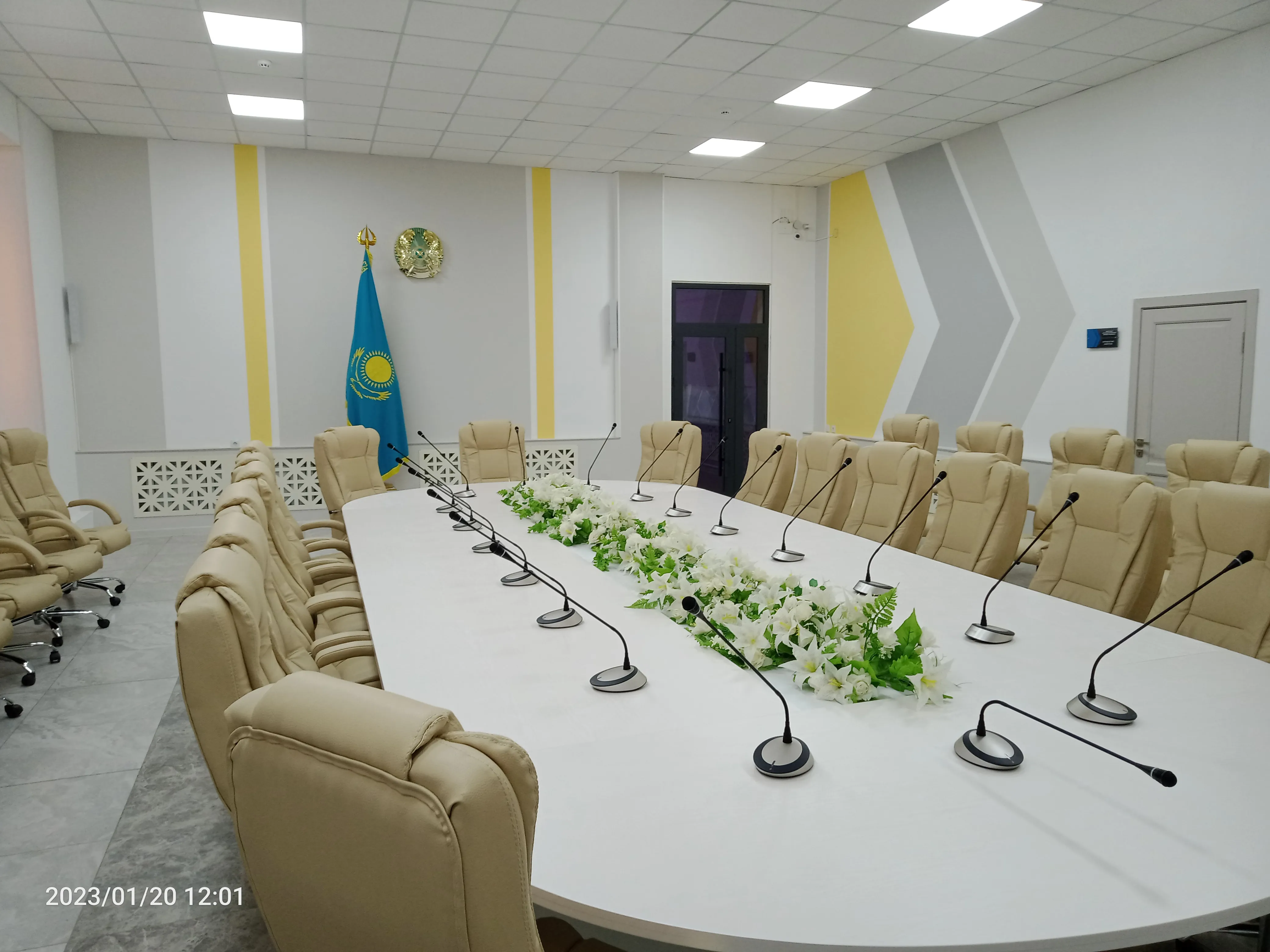 BXB и Arec работают в зале заседаний Кызылординского Колледжа строительства и бизнеса им. С. Ыскакова