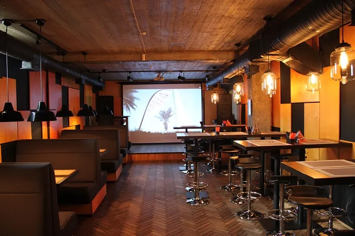 AUDAC говорит, OPTOMA показывает в RESTO BAR 6/45!