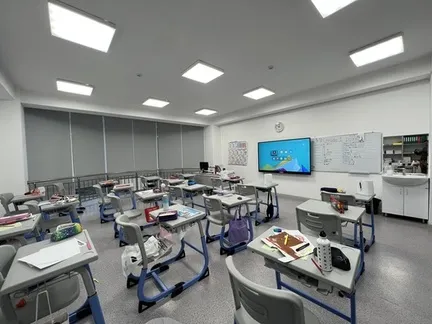 MAXON Работает в Cambridge School TAMOS EDUCATION