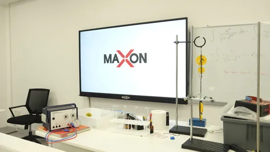 MAXON Работает в Cambridge School TAMOS EDUCATION