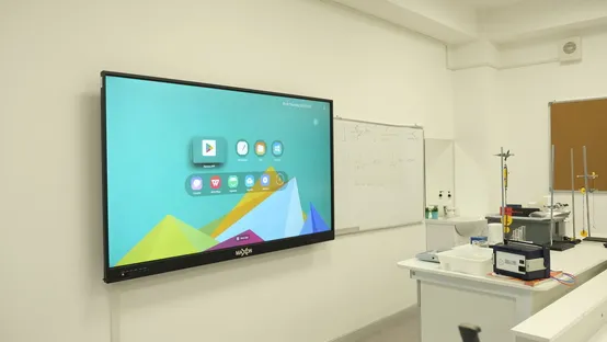 MAXON Работает в Cambridge School TAMOS EDUCATION