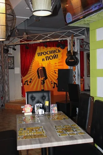 AUDAC звучит в пабе &laquo;Честный&raquo;