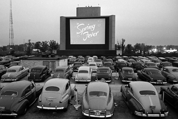 Первый кинотеатр для автомобилей