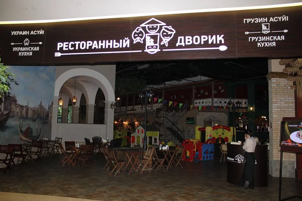 AUDAC- радует своим звучанием посетителей в "Ресторанном дворике"