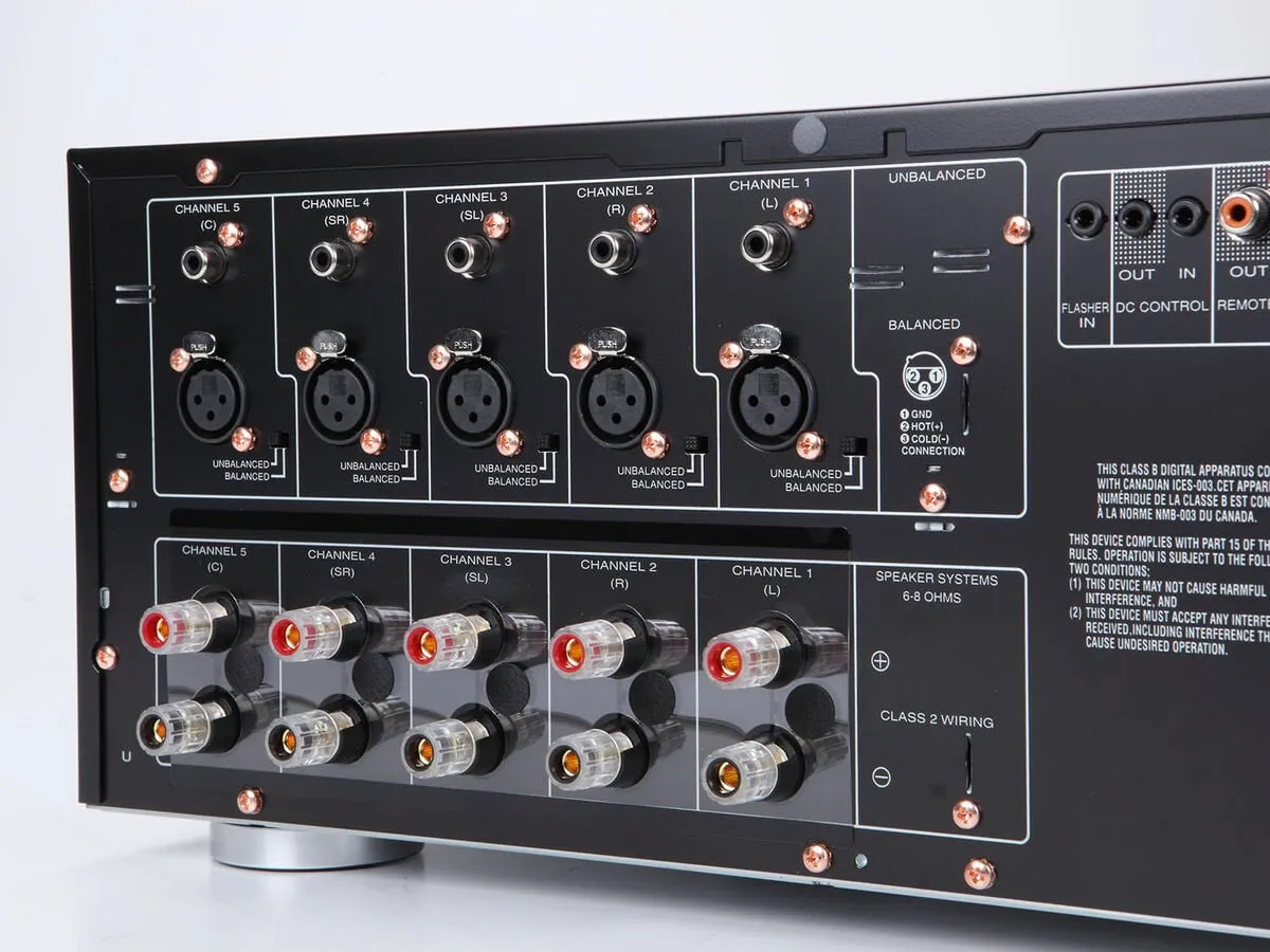 Входы и акустические клеммы Marantz MM7055