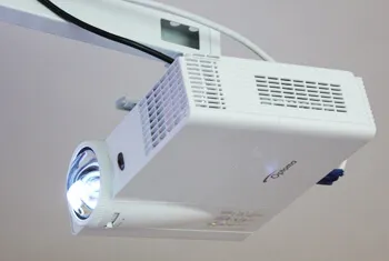 Короткофокусные проекторы Optoma для школы