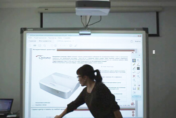  Короткофокусные проекторы Optoma для школы