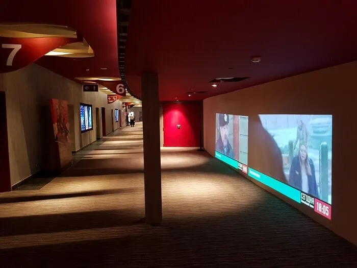 Optoma работает в холле кинотеатра Chaplin в Mega Silk Way, г. Астана