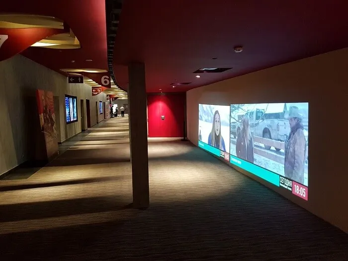 Optoma работает в холле кинотеатра Chaplin в Mega Silk Way, г. Астана