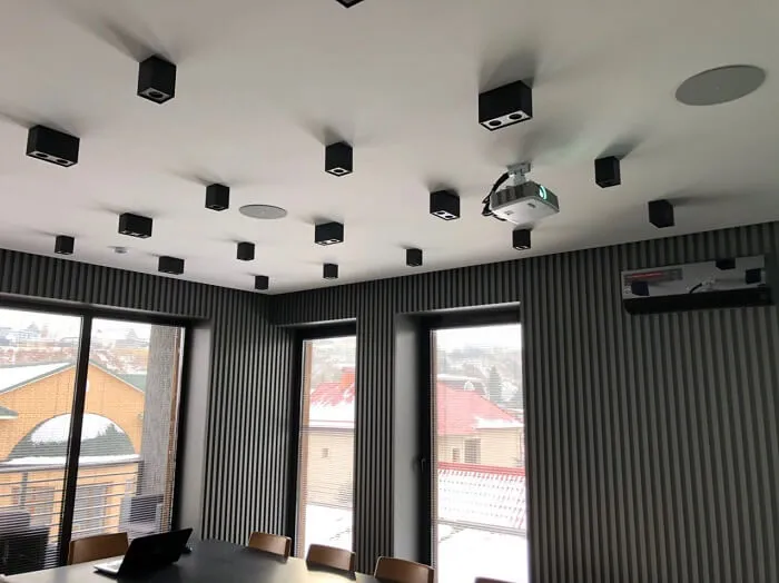 Optoma работает в торговой компании «Apex Co»