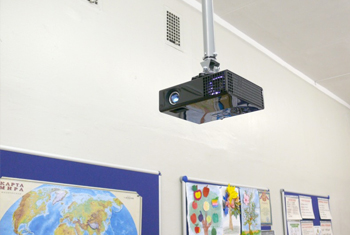 Установка проектора в школе – безопасность